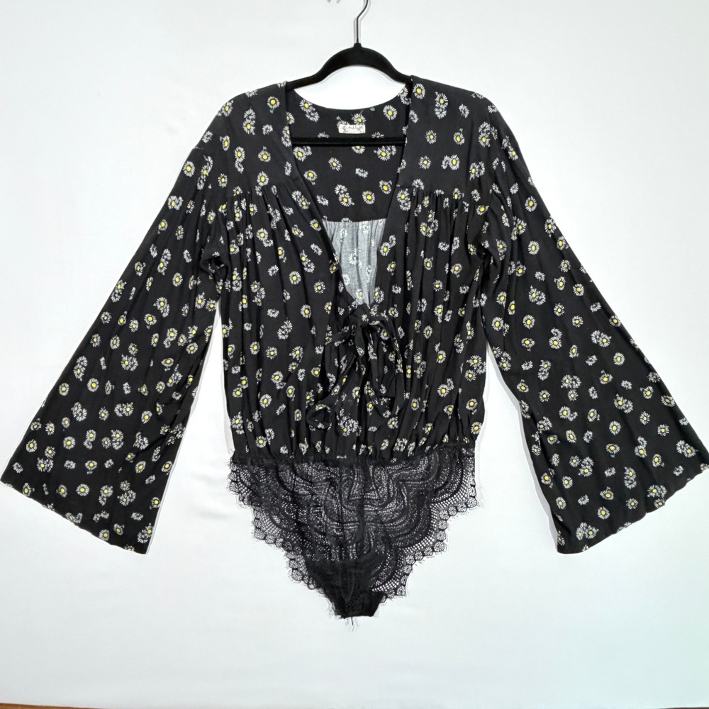 Free People Intimately Women Bodysuit M Black Daisy Floral Lace Bell Sleeve Boho